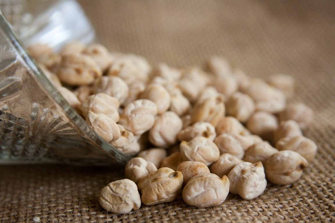 chickpea-390706_1920-1280x853.jpg